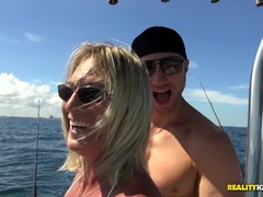 Tussi, Bikini, Aufs gesicht abspritzen, Handjob, Masturbation, Milf, Realität, Rasiert