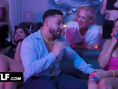 デカ尻, デカパイ, ダンス, 手コキする, Hd, 淫乱熟女, パーティ, 赤毛