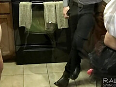 Leie, Bisexuell, Schwanz, Aufs gesicht abspritzen, Selbstgemacht, Party, Swingers, Ehefrau