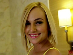 Culo grande, Verga grande, Rubia, Mamada, Estilo perrito, Cabello corto, Adolescente, Tetas