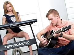 Cul, Grosse bite, Blonde, En levrette, Seins naturels, Maigrichonne, Adolescente, Nénés