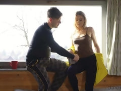 Blasen, Hundestellung, Küssen, Natürlichen titten, Muschi, Russisch, Kurzes haar, Tanga