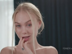 Culo, Rubia, Estilo perrito, Penetracion con dedos, Lencería, Masturbación, Solo, Adolescente
