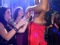 Schönheit, Kehlenfick, Schwanz, Gruppe, Hardcore, Hd, Nippel, Titten