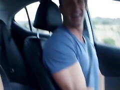 Grosse bite, Gros seins, Sucer une bite, Éjaculation interne, Gorge profonde, En levrette, Doigter, Hard