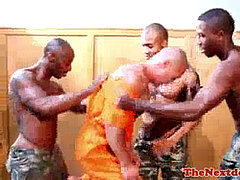 In den arsch, Asiatisch, Grosser schwanz, Schwarz, Spermaladung, Schwarz, Gruppensex, Schwul