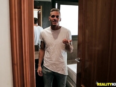 Amateur, Salle de bains, Gros seins, Tir de sperme, Hard, Cuisine, Piercing, Chatte