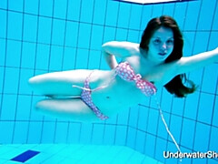 Bikini, Brunette brune, Fétiche, Seins naturels, Nue, Nudiste, Adolescente, Sous marin