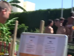 Анальный секс, Брюнетки, Мастурбация, Пирсинг, На публике, Игрушки