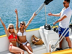 18 años, Culo grande, Verga grande, Mamada, Estilo perrito, Doble penetracion, Adolescente, Tetas