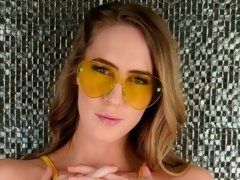 Tir de sperme, Branlette thaïlandaise, Hard, Léchez, Masturbation, Dénudage, Adolescente, Nénés