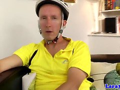 Mamada, Botas, Británico, Morena, Látex, Maduro, Madres para coger, Medias largas