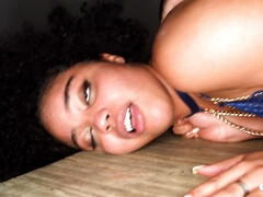 Brunette brune, Hard, Chatte, Cheveux courts