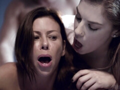 Arsch, Braunhaarige, Frau frau mann, Hardcore, Muschi, Flotter dreier