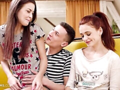 Geweldig, Pijpbeurt, Hondjeshouding, 1 man 2 vrouwen, Roodharige vrouw, Mager, Tiener, Trio