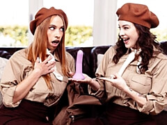 18 años, Culo grande, Tetas grandes, Besar, Lesbiana, Coño, Afeitado, Flaco