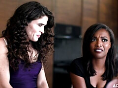 Cul, Grosse bite, En levrette, Double pénétration, Seins naturels, Maigrichonne, Adolescente, Nénés