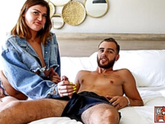 Slaapkamer, Grote kont, Grote lul, Pijpbeurt, Bruinharig, Hondjeshouding, Masturbatie, Tatoeage