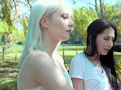 18 ans, Brunette brune, Doigter, Petite amie, Lesbienne, Léchez, Chatte, Adolescente