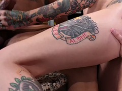 Anal, Nana, Bisexuelle, Éjaculation interne, Double pénétration, Homosexuelle, Tatouage, Plan cul à trois