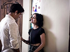 18 ans, Cul, Grosse bite, Sucer une bite, Brunette brune, Seins naturels, Adolescente, Nénés