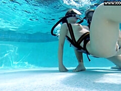 18 летние, Минет, Хд, Голышом, Бассейн, На публике, Сиськи, Под водой