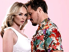 Gros cul, Grosse bite, Gros seins, Blonde, Sucer une bite, En levrette