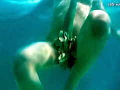 Grote mammen, Fetisj, Vriendin, Openbaar, Russisch, Alleen, Tieten likken, Onderwater
