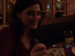 Enthousiasteling, Bruinharig, Masturbatie, Slipje, Gezichtspunt, Openbaar, Rok, Tieten likken