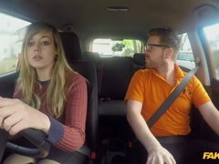 Gros seins, Sucer une bite, Voiture, En levrette, Branlette thaïlandaise, De plein air, Pov, Chatte