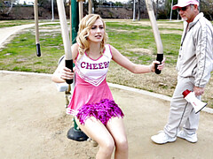 Lécher le cul, Chambre à dormir, Brunette brune, En levrette, Robe, Léchez, Actrice du porno, Uniforme