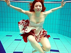 Braunhaarige, Pool, Öffentlich, Muschi, Russisch, Solo, Jungendliche (18+), Unter wasser