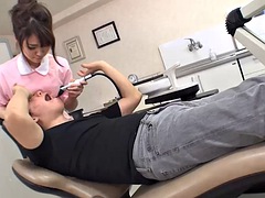 アジア人, デカチン, フェラチオ, イく瞬間, 医者, オフィス, 剃毛, フェラする