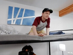 Amateur, Américain, Chambre à dormir, Sucer une bite, Interracial, Embrassement, Piercing, Chatte