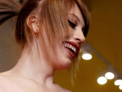 Grosse titten, Blondine, Blasen, Hundestellung, Hardcore, Piercing, Hintern versohlen, Nass