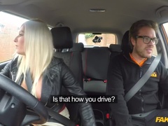 Sucer une bite, Voiture, Couple, Éjaculation interne, En levrette, Doigter, De plein air, Chatte