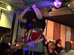 素人, 着衣女と全裸男, グループ, ハードコア, パーティ, ハメ撮り, 公共