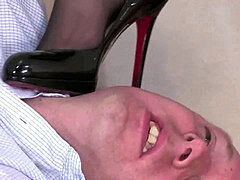 Садо мазо, Доминирование, Женское доминирование, Обувь