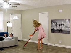 18 ans, Américain, Gros cul, Blonde, Sucer une bite, Branlette thaïlandaise, Actrice du porno, Belle mère