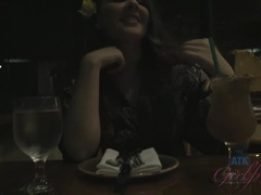 Amateur, Brunette brune, Éjaculation interne, Lunettes, Pov, Chatte, Rasée, Gicler