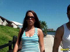 Cul, Bikini, Sucer une bite, Brunette brune, Tir de sperme, Fille latino, De plein air, Petite femme