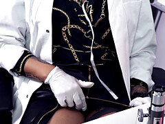 Grote kont, Brillen, Handschoenen, Inshuiven, Kut duiken, Alleen, Tatoeage, Speelgoed