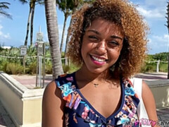 Grosse bite, Sucer une bite, Voiture, En levrette, Noir ébène, Interracial, Adolescente, Nénés