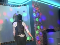 Zwart, Blond, Aangekleed, Dansen, Interraciaal, Lesbisch, Satijn, Nat