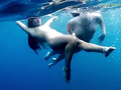 Брюнетки, Фетиш, Хд, Лесбиянка, Крошечные, На публике, Купальник, Сиськи