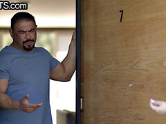 18, アナル, デカパイ, フェラチオ, イマラチオ, 手コキする, シーメール, ティーン