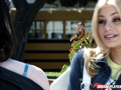 Cuarto de baño, Rubia, Garganta profunda, Sexo duro, Lesbiana, Al aire libre, Realidad, Colegiala