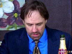 Grote mammen, Bruinharig, Rondborstig, Man die toekijkt, Softcore pornografie