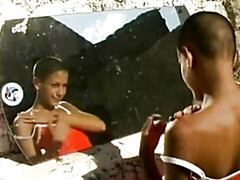 Enthousiasteling, Kont, Vingeren, Masturbatie, Natuurlijke tieten, Buiten, Alleen, Strippen