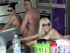 Минет, Брюнетки, Пальцем, Вечеринка, Реалити, Испанки, Тату